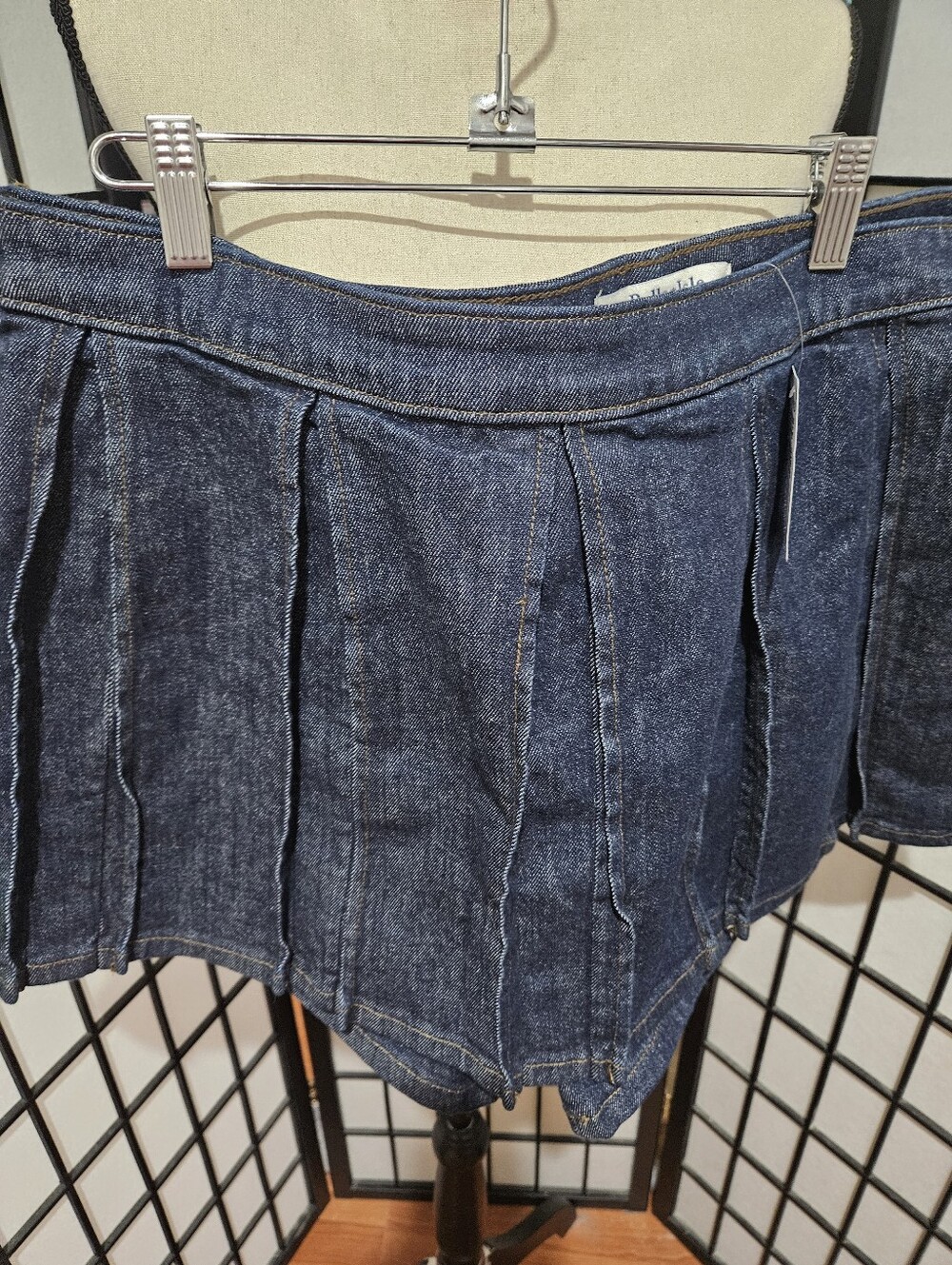 NWT Torrid Belle Isle Size 14 Blue Denim Pleated Skort - Picture 4 of 6